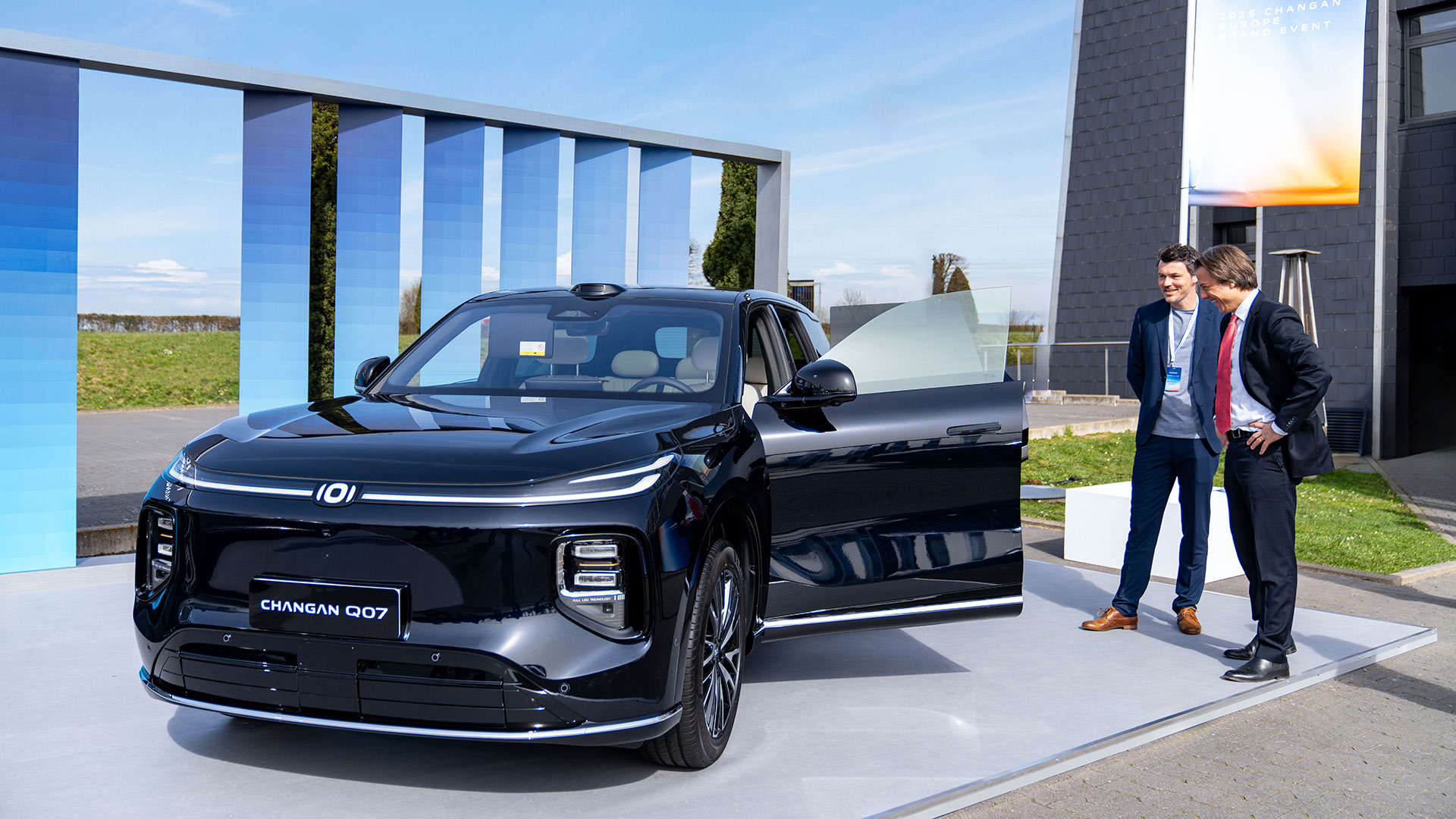 918博天堂汽车已掌握脉冲加热技术，插电、增程一体化技术，金钟罩电池技术，打造了智能数智化平台——SDA，构建了天枢大模型