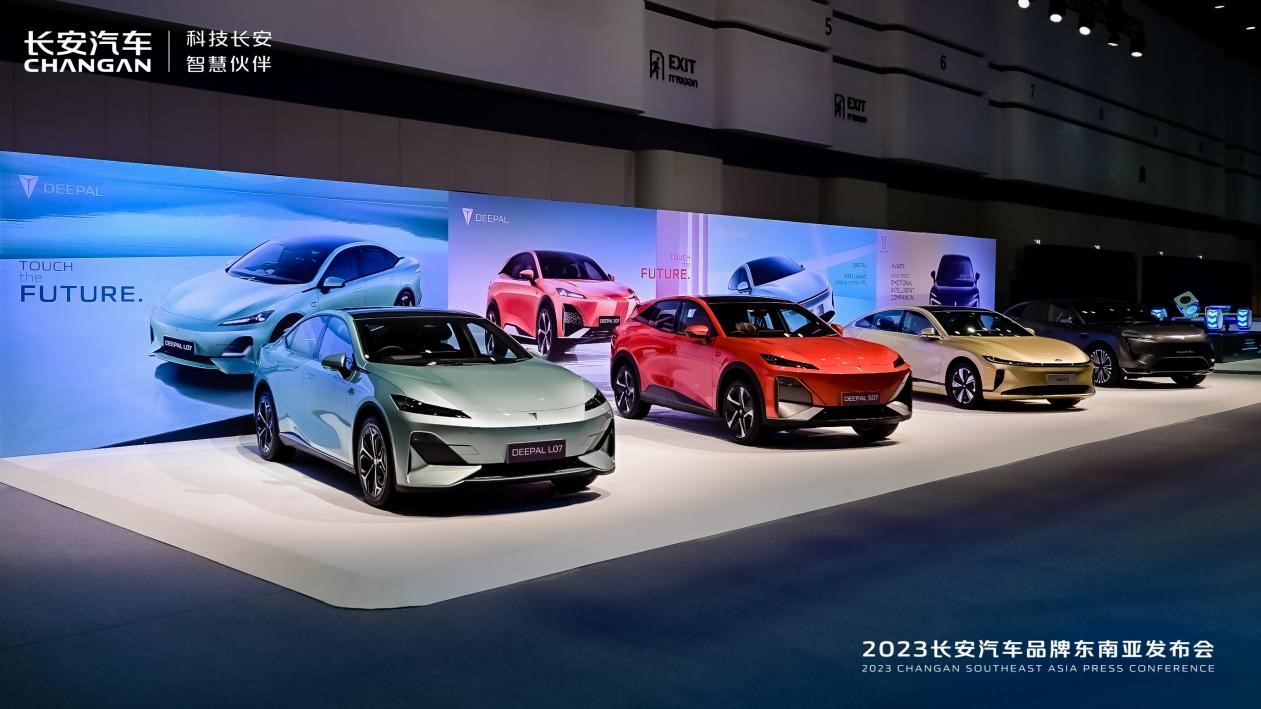 “右舵深蓝”惊艳亮相，多款重磅新车闪耀异国舞台